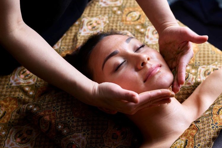 Shop and Gift Local in the New Forest: Christmas presents for the hotel enthusiast